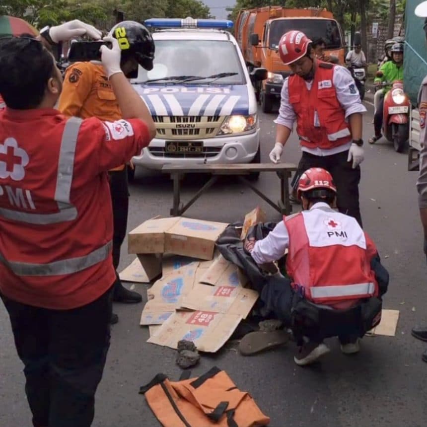 Kecelakaan Maut di Tanjungsari Surabaya, Pemotor Tewas Ditabrak Truk
