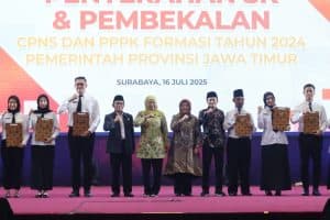 Jatim Perkuat ASN: 4.172 CPNS dan PPPK Resmi Dilantik& Diberi Beasiswa