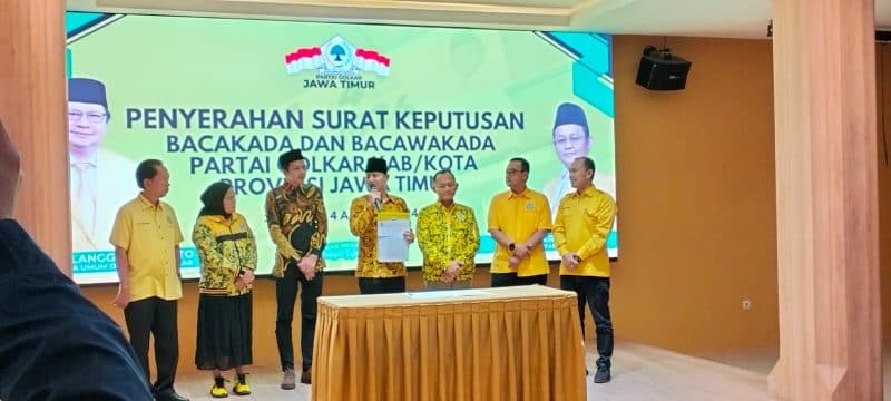 Golkar Serahkan 9 SK Calon Kepala Daerah di Jawa Timur 