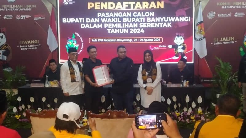 Ipuk – Mujiono Resmi Daftar Maju Pilkada 2024 ke KPU Banyuwangi