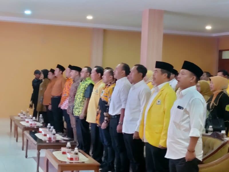 Golkar Jatim Serahkan B 1 KWK ke 27 Pasangan Calon Kepala Daerah