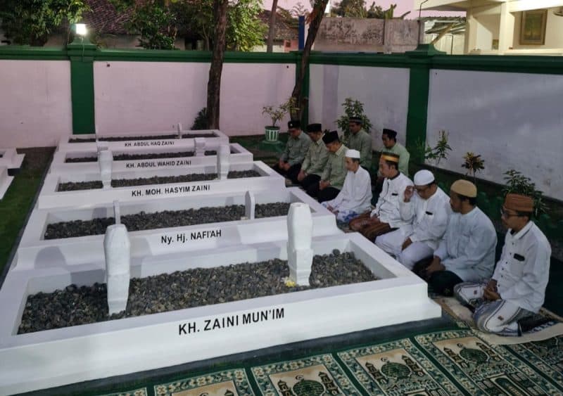Gus Haris dan Ra Fahmi Ziarah ke Pendiri Pondok Pesantren Nurul Jadid