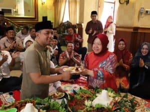 Risma-Gus Hans Resmikan Posko Aspirasi Wilayah Surabaya Raya