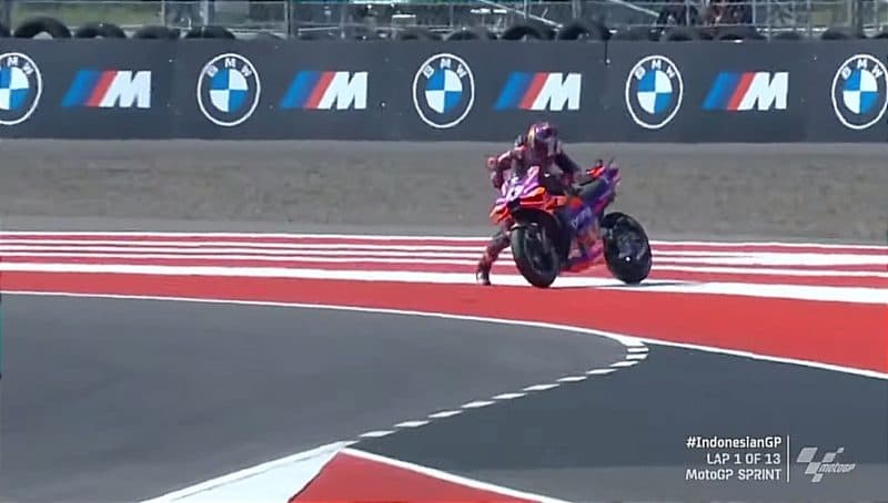 Martin Crash Lap 1, Bagnaia Juara Sprint