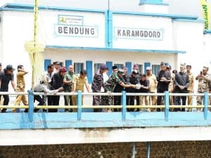 275 Petani Banyuwangi Tuangkan ‘Dawet’ ke Sungai, Ini Penjelasannya