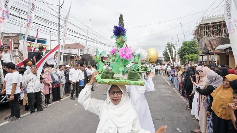 Pawai Endhog Endhogan Semarakkan Maulid Nabi di Banyuwangi