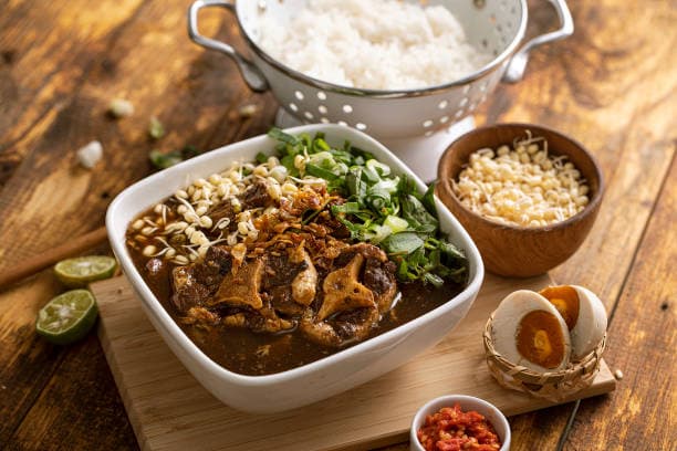 Sejarah Makanan ‘Black Soup’ alias Rawon Indonesia