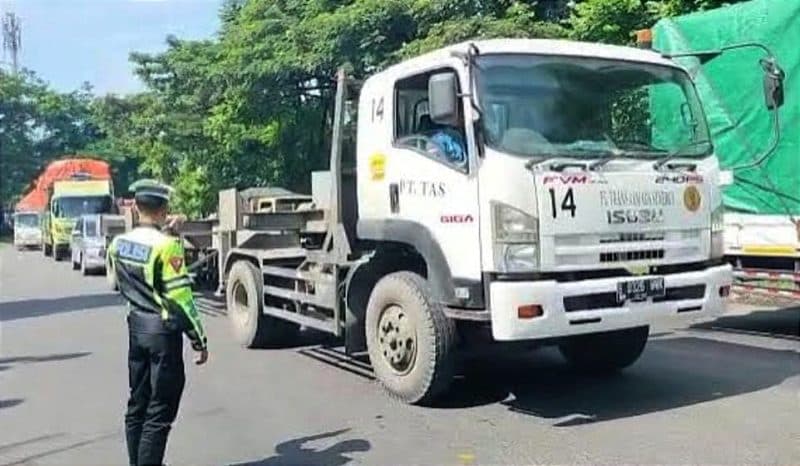 Gelar Operasi Zebra, Polres Tanjung Perak Ajak Sopir Truk Taat Aturan