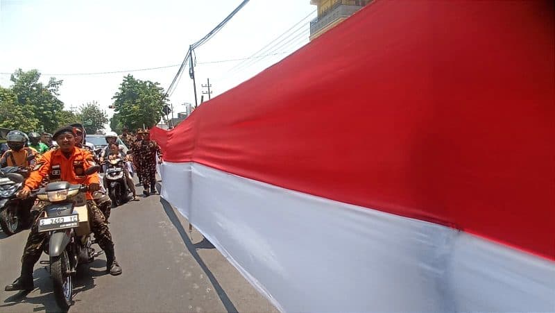 Seribu Banser Jombang Kirab Bendera Merah Putih 300 Meter Sejauh 15 Km