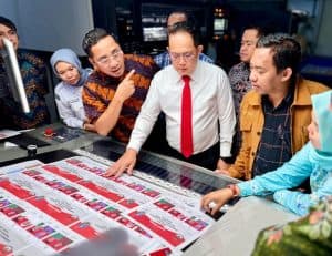Pj Gubernur Adhy Tinjau Percetakan Surat Suara Pilkada di Jatim