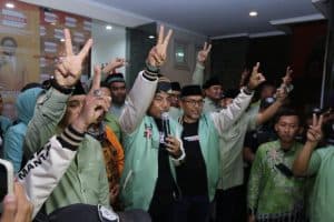 Debat Pilbup, Simpatisan Gus Haris – Ra Fahmi Membludak di Surabaya