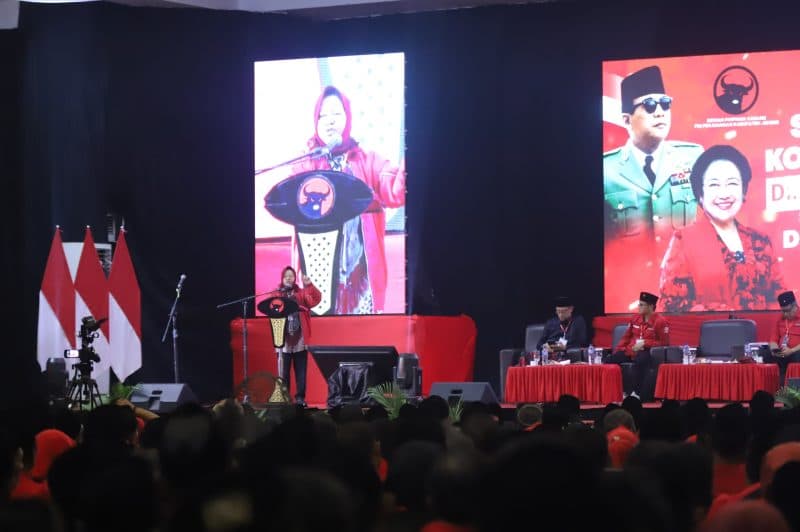 Risma Bersama Sekjen Hasto Cek Mesin PDIP di Jember