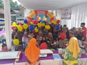 Layanan Posyandu Buka di Halaman Alfamart