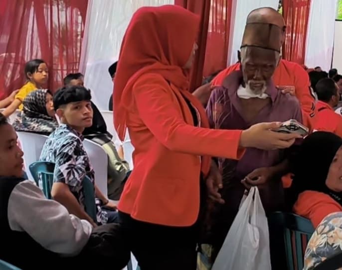 Ada Apa Cagub Risma Hentikan Pidato di Lumajang