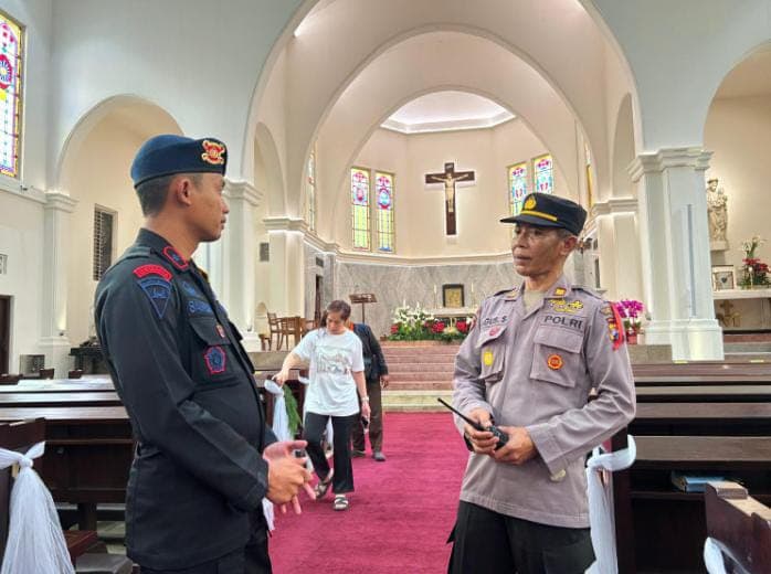 Tim Gabungan Sterilisasi Gereja, Pastikan Perayaan Natal Khusyuk&Aman