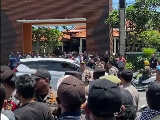 Penghitungan Hasil Pilkada 2024 Banyuwangi Diwarnai Aksi Demonstrasi