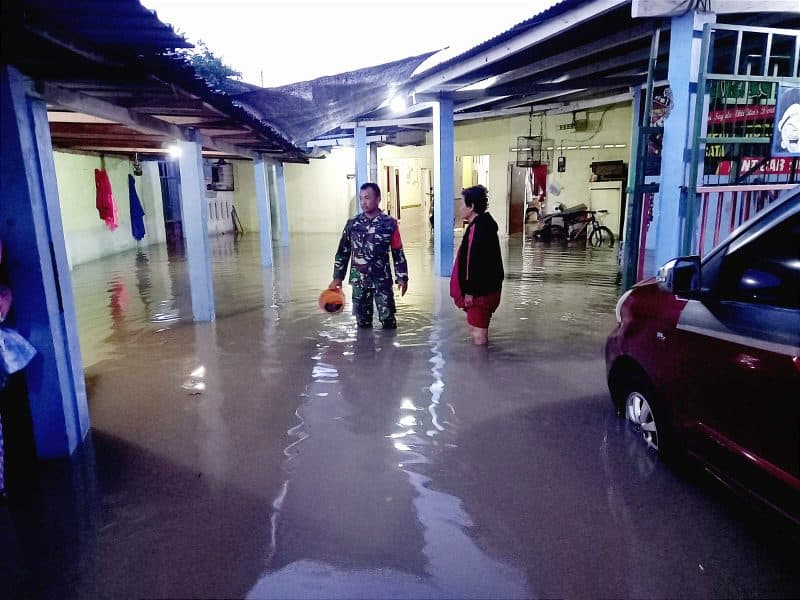 Banjir Rendam Peterongan, Puluhan Lansia & Balita Terpaksa Diungsikan