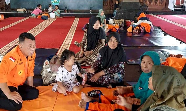 Ponorogo Banjir, Warga Korban Banjir Dievakuasi ke Pendopo