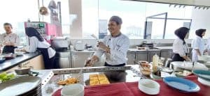 Sentuhan Magis Chef Parni di Perayaan Natal HARRIS Hotel Surabaya