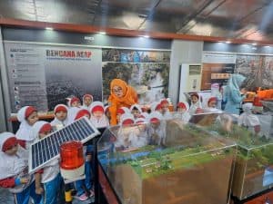 KB-TK Al Muslim Belajar di Taman Edukasi Bencana BPBD Jatim 