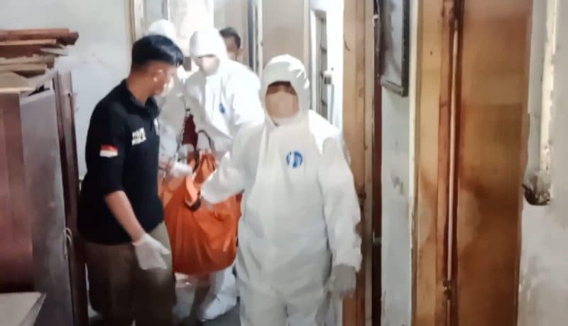 Lansia di Surabaya Tak Dirawat Ditemukan Tewas Membusuk di Rumah