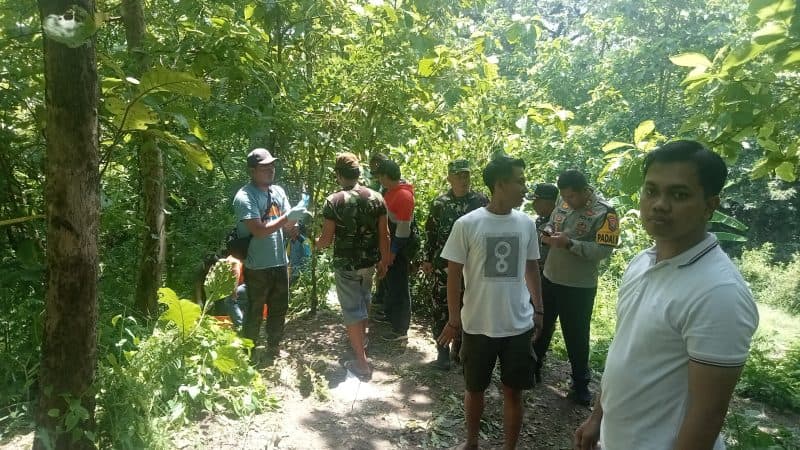 Warga Geger! Mayat Pria Ditemukan di Hutan Kabuh dengan Luka di Tubuh