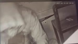 Pembobolan Konter HP Honey 8 di Surabaya Terpantau CCTV