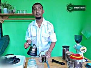 Akhirnya Hatiku Bisa Meraba dan Menuangkan, Secangkir Jadi Inspirasi