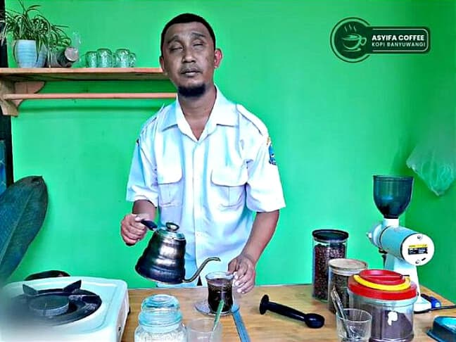 Akhirnya Hatiku Bisa Meraba dan Menuangkan, Secangkir Jadi Inspirasi