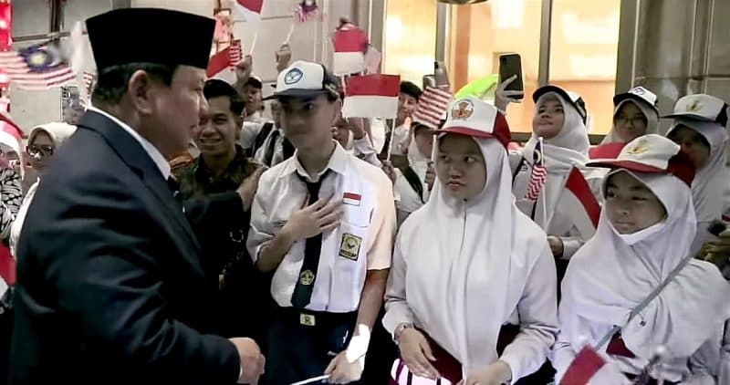 Kunjungan ke Malaysia, Prabowo Disambut Meriah Para Pelajar Perantau