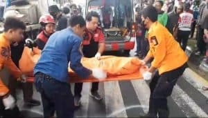 Salip Truk Trailer, Pengendara Motor Tewas Mengenaskan di Surabaya