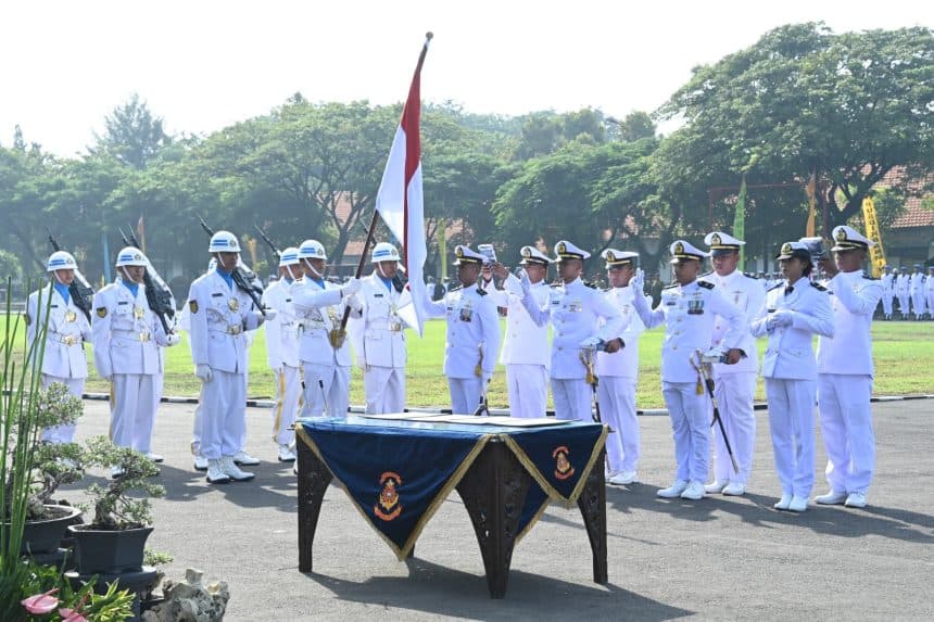 Komandan Kodiklatal Saksikan 201 Perwira Remaja TNI AL Dilantik
