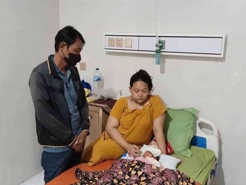 Tak Mampu Bayar Persalinan, Ibu dan Bayi di Surabaya ‘Ditahan’ Klinik