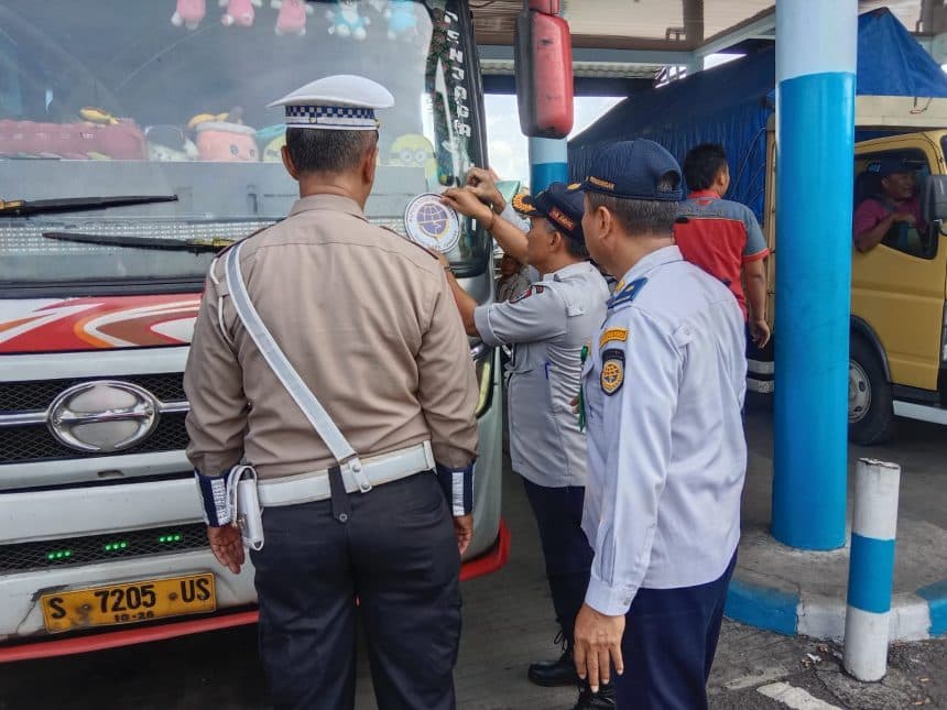 Jombang Ram Check: Sopir Tensi Tinggi, Kendaraan KIR Mati Ditindak