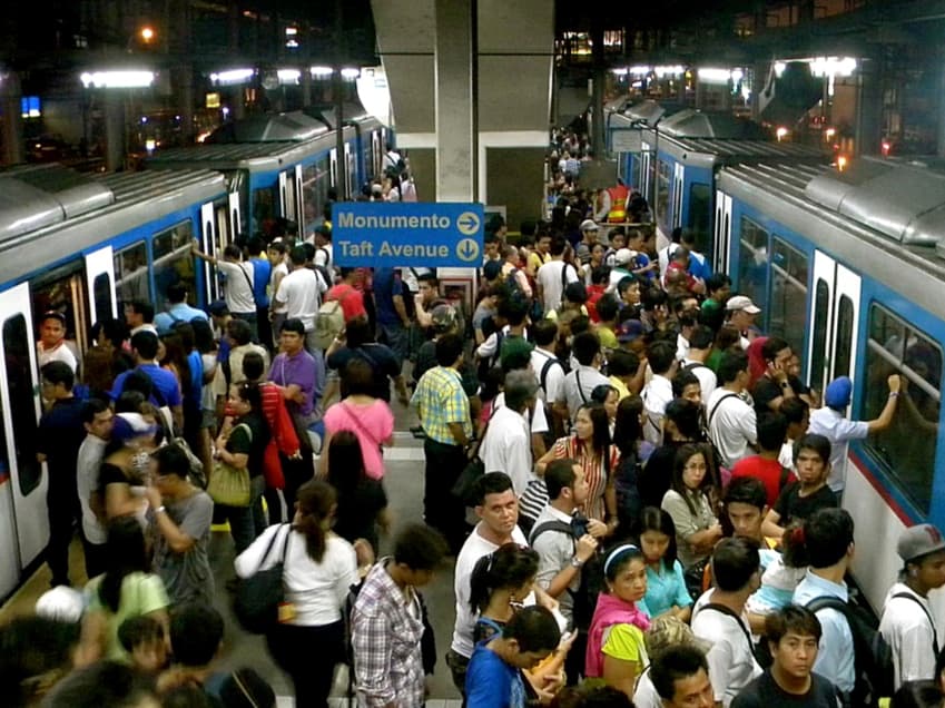 Ramadan di Kereta: Boleh Buka Puasa dalam Kereta, tapi Ini Aturannya