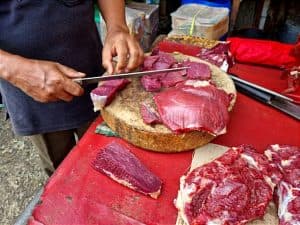Jelang Iduladha: Harga Daging Sapi Turun, Ayam & Beras Merangkak Naik