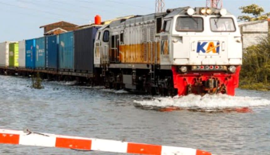 Kereta Barang Terobos Banjir, Rute Surabaya Jadi Normal, Ini Jelasnya