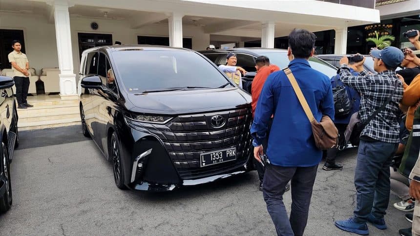 Mensos Naik Mobil Dinas Plat Kadaluarsa alias Mati, Kok Bisa?