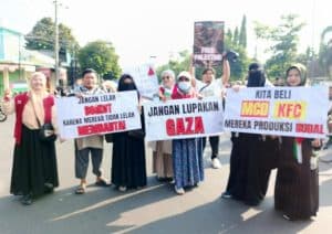 Bela Palestina! Mahasiswa Jombang Aksi Serukan Boikot Produk Amerika