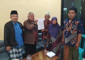 Lansia ‘Nyasar’ Bawa Uang Warga, tapi Kasus Berakhir Damai! Kok Bisa?