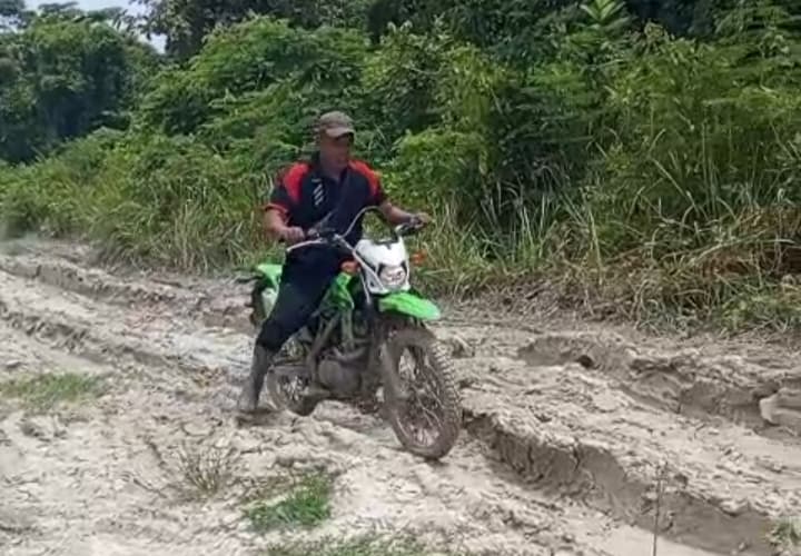 Beredar Video Jalan Akses Desa Rusak Parah di Jipurapah Jombang