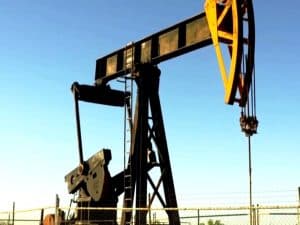 Tarif Trump Dibalas, China Buat Harga Minyak Makin Terpuruk