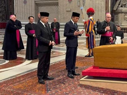 Jokowi di Vatikan: Doa Khidmat untuk Paus, Bersama 50 Pemimpin Dunia