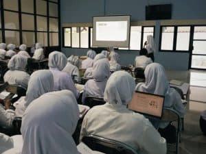 Kuliah Gratis di Surabaya: Program ‘1 Keluarga Miskin 1 Sarjana’