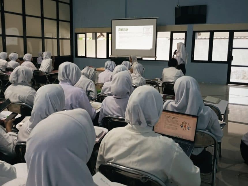 Kuliah Gratis di Surabaya: Program ‘1 Keluarga Miskin 1 Sarjana’