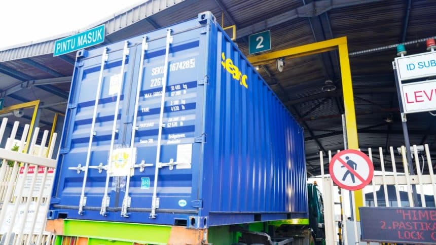 Inovasi Teknologi, TPS Surabaya Pakai AI untuk Cek Kerusakan Kontainer