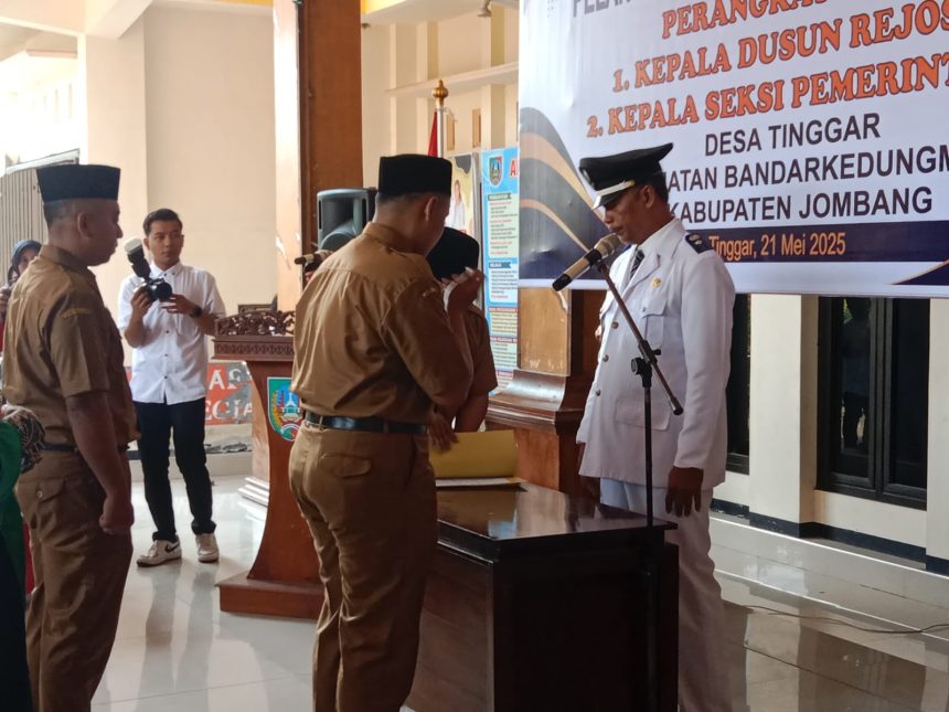 Tingkatkan Kinerja, Kades Tinggar Jombang Lantik Kasun dan Kasi Baru