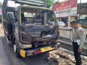 Truk Muat Ayam Hantam 6 Motor di Kabuh Jombang, Kerugian Puluhan Juta