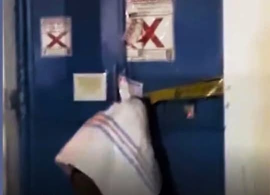 Viral! Kepergok Buka Segel, Diduga CV Sentoso Seal Kembali Beroperasi