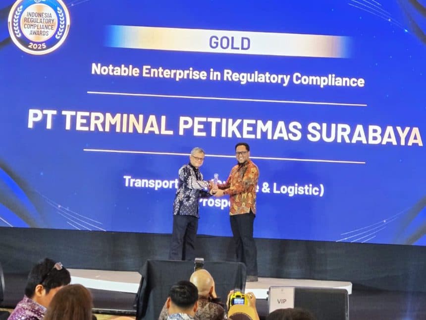 TPS Surabaya Raih Penghargaan Emas Kepatuhan Regulasi Tingkat Nasional